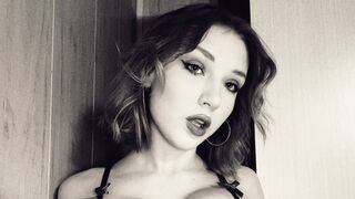 Free Nude HildAllman