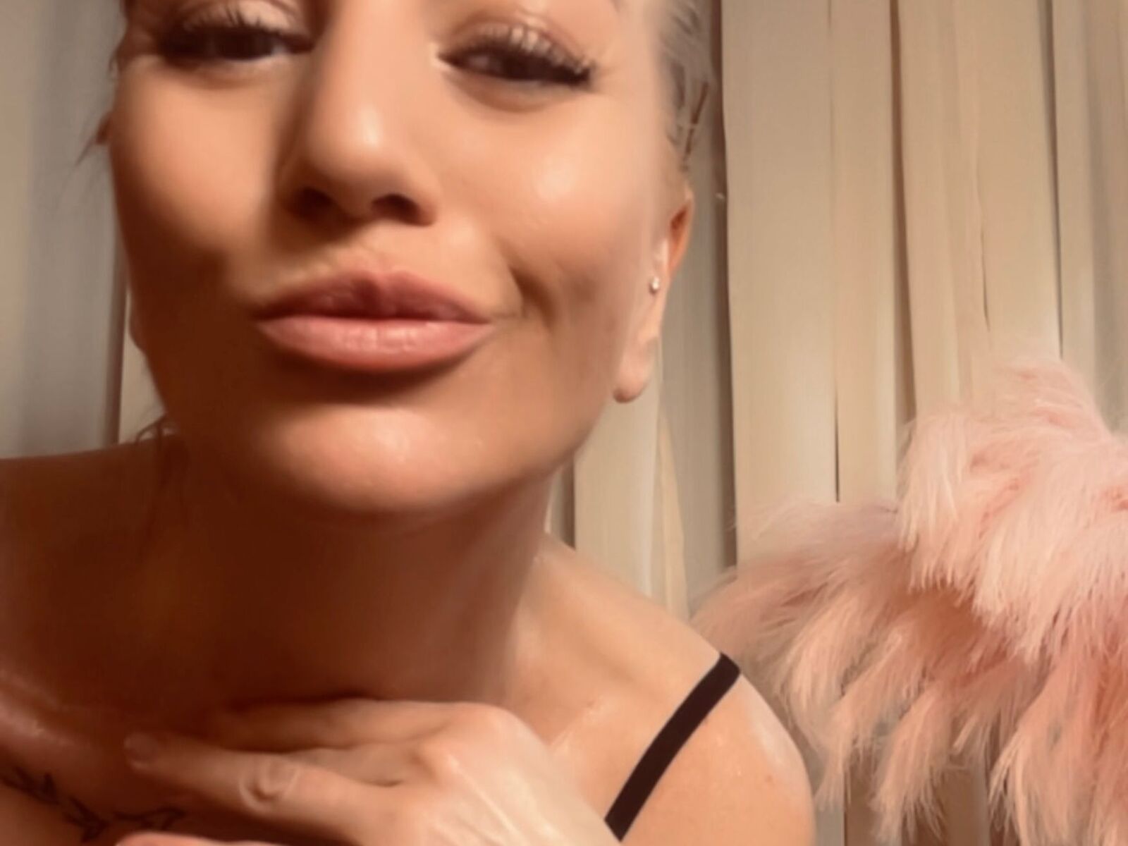 Live cam for AlessaBee