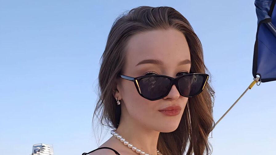 Watch LeilaTinky live on Bodyboardeur