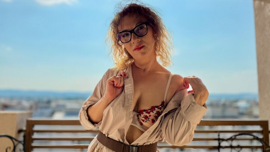 Watch NalaVixenn on CoolMagazineOnline.com
