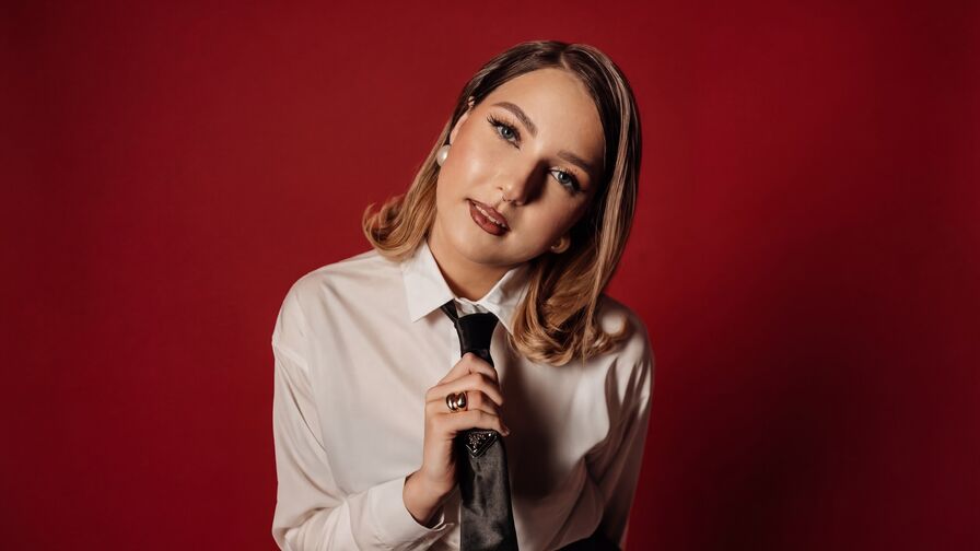Watch TinaBurton on CoolMagazineOnline.com