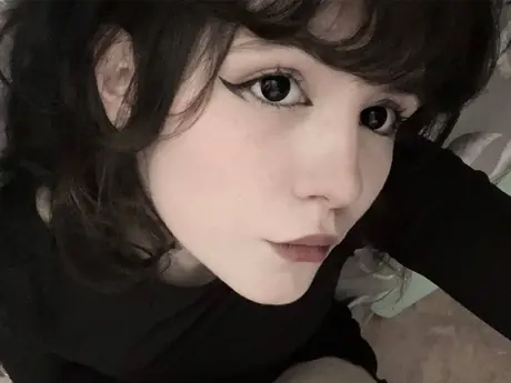 Chat with LunaAchlis