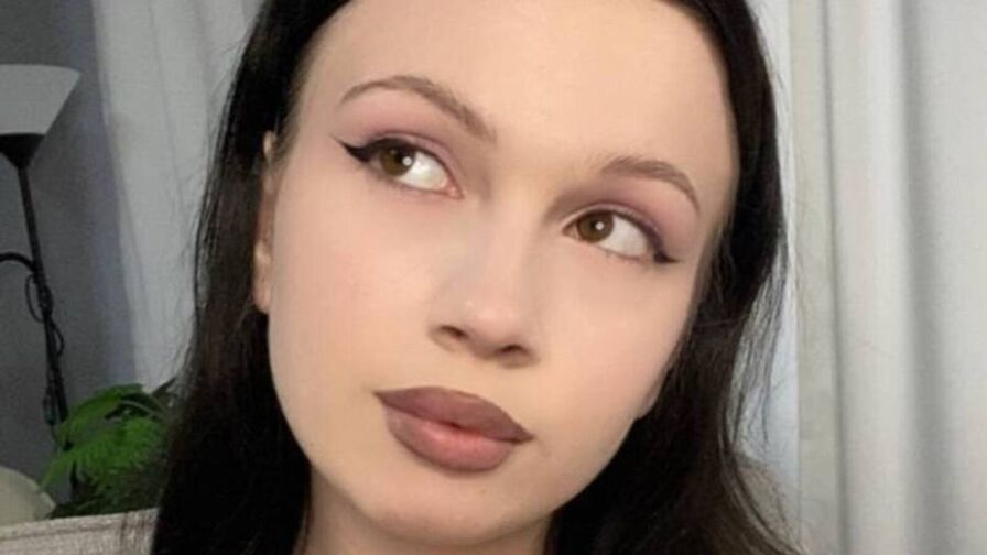 Watch EliDark live on shemalefreeporn.net