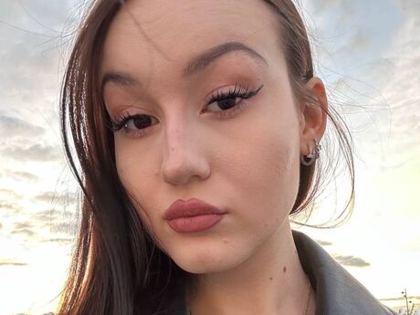 Chat with AleshiaCalles