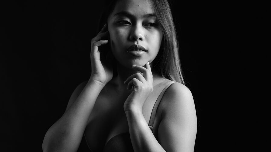 Watch CasandraLuna live on Sex Girls Blend