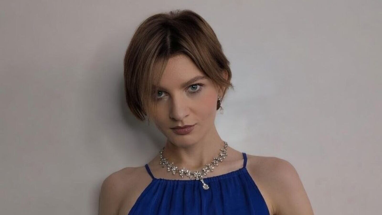 KarinaBiz erotic portrait
