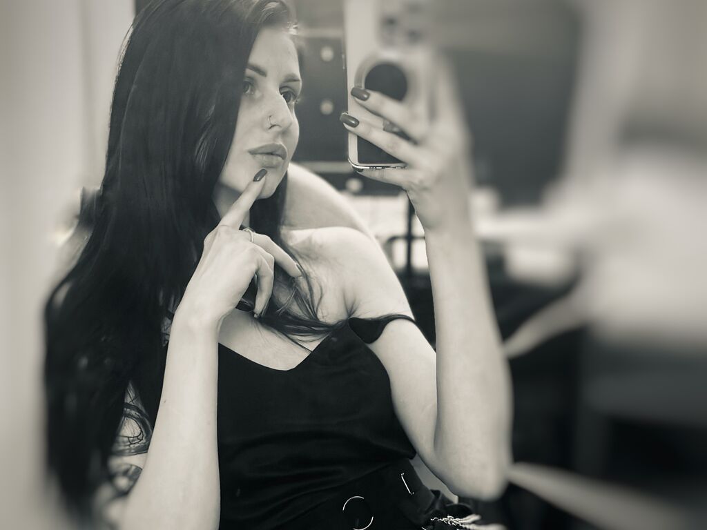 ArinaWeil Camera Thumbnail