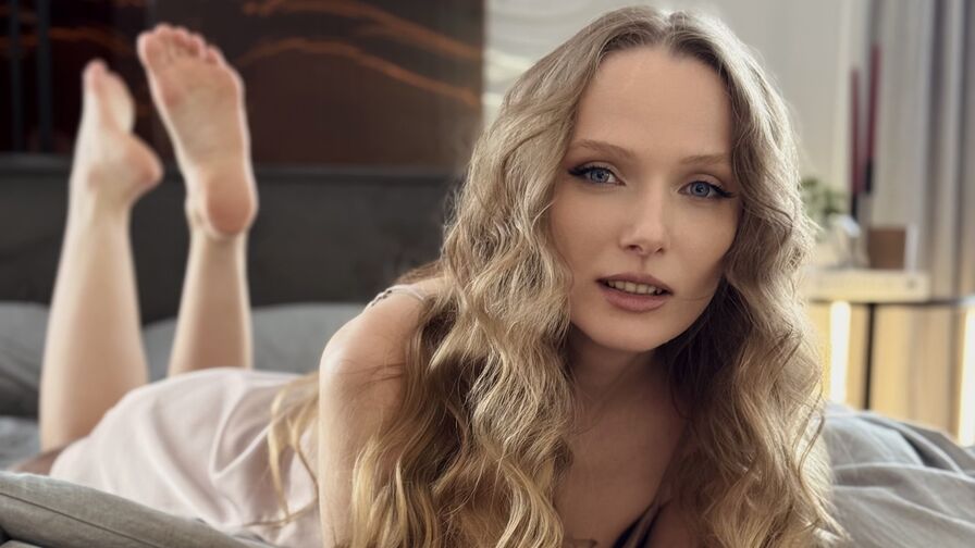 Watch LanaLunar live on Sex Girls Blend