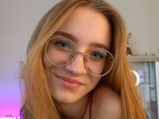 ElwynaAldis Blonde live cam girls