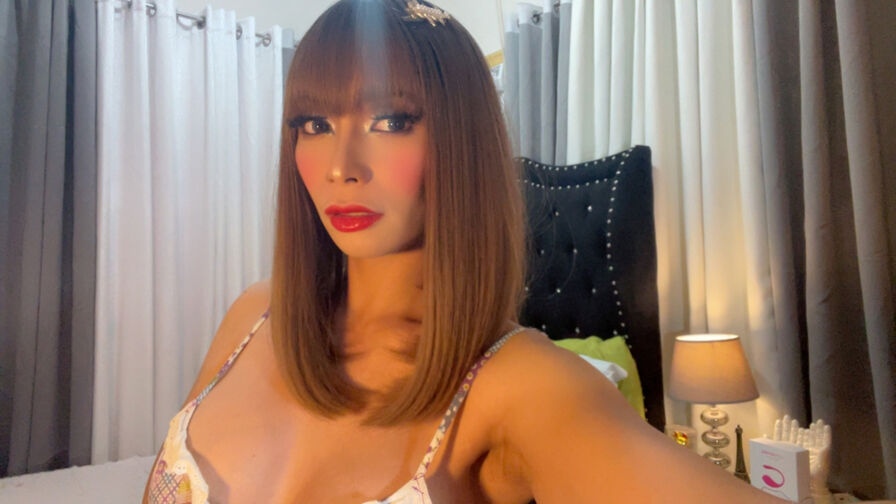 KiziaFox live cam model