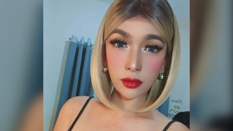 VIP Live Sex Chat with KiziaFox