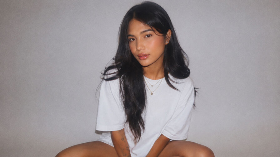Watch EllaBrown live on Sex Girls Blend