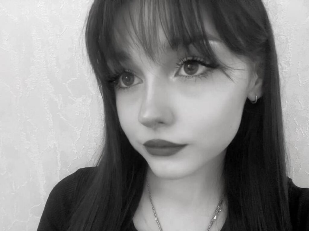 EvelynnCaillouet Nude