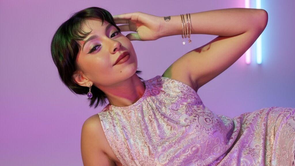 ElizabethThaylor cover