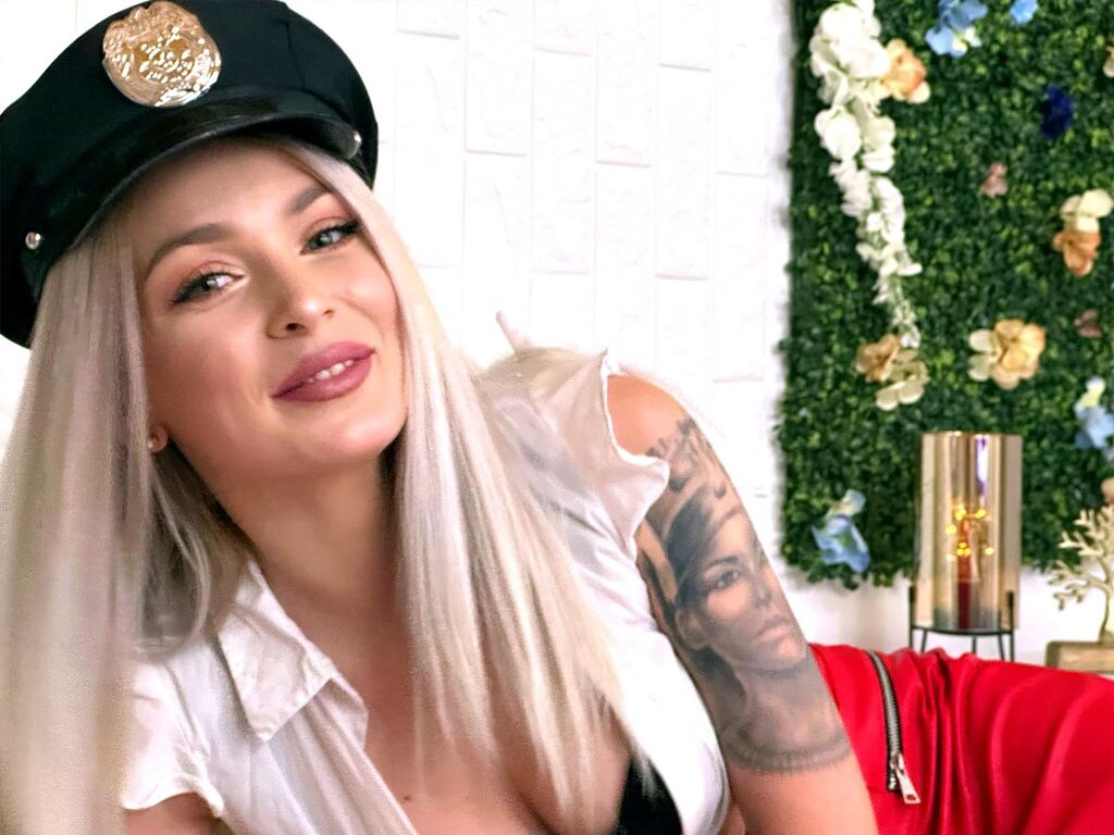 Alessandra Lewine Picture