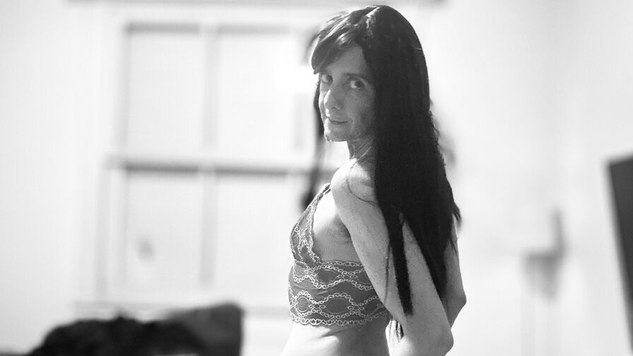 Watch AliceinFurs live on Fleur Mature