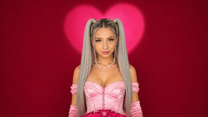 Kalira live webcam show