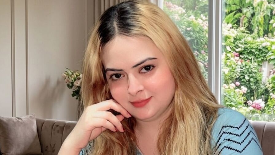 Watch LucyDianna live on shemalefreeporn.net
