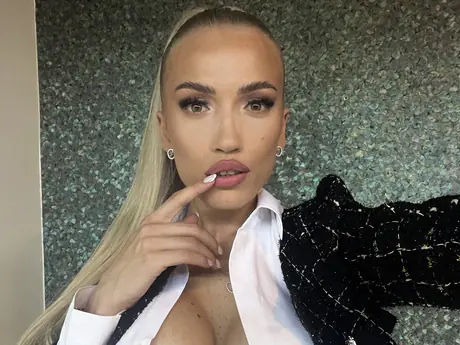 Chat with ElsaPressley
