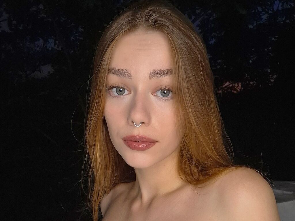 EmilliaFox LiveJasmin model