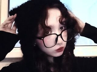 SunnivaCrumbley Live cam tips and shows