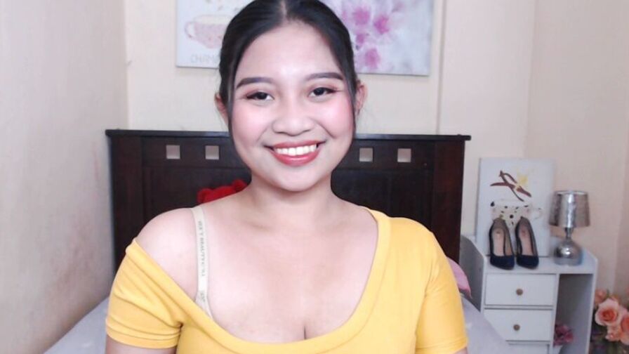 Watch SophiaCharms live on Sex Girls Blend