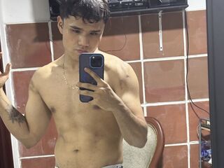 Sexy profile pic of AxelFelipe