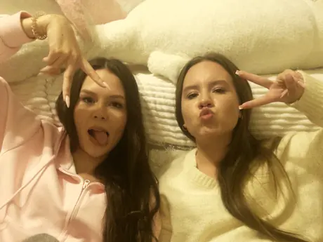 Chat with AliceAndLisa