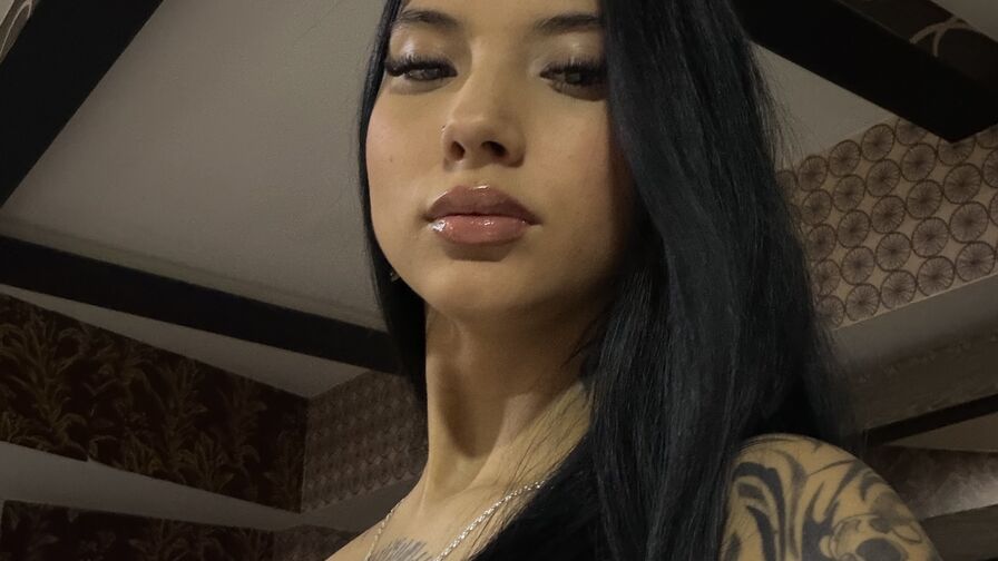 Watch AlessiaVelvett live on Fleur Mature