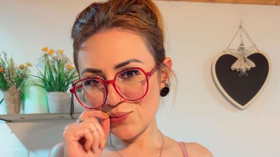 Cameltoe, Close up, Dancing, Dildo, Live orgasm, Roleplay, Squirt, Striptease, Vibrator, Deepthroat, Footsex, Snapshot