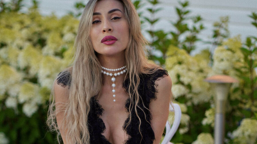 Watch MicaSmil on CoolMagazineOnline.com