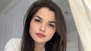 Free Nude MiaaMitchel