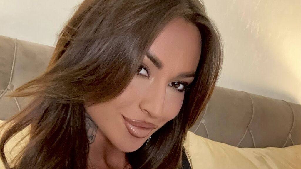 Live Chat with IvyEdhessa on LiveJasmin
