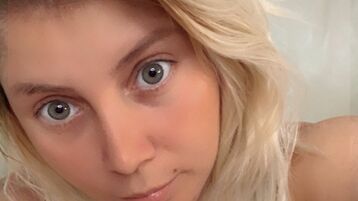 LittleSary webcam show