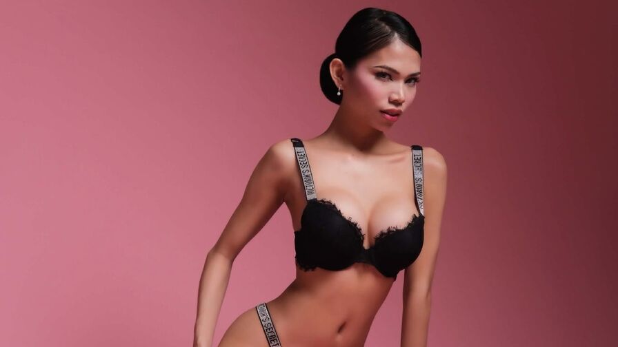 Watch YlianaGivenchy live on Sex Zoom