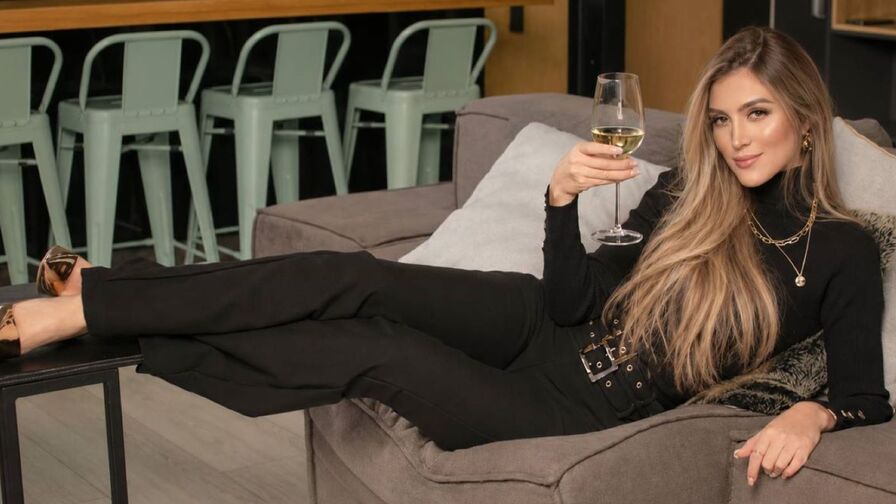 Live Sex Chat with LilaFerrari