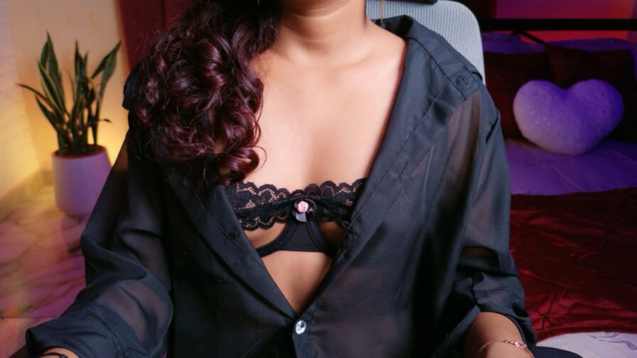 Discover AdrinaRose VIP show