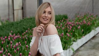 Free Nude AvelinaLeon