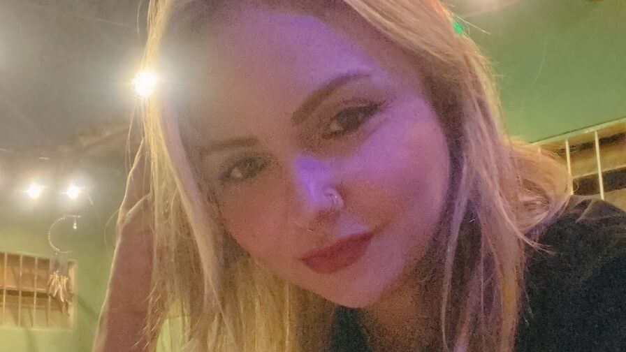 Free Live Sex Chat With MonicaCaroline