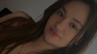 EmiliaPeach from vivo.webcam
