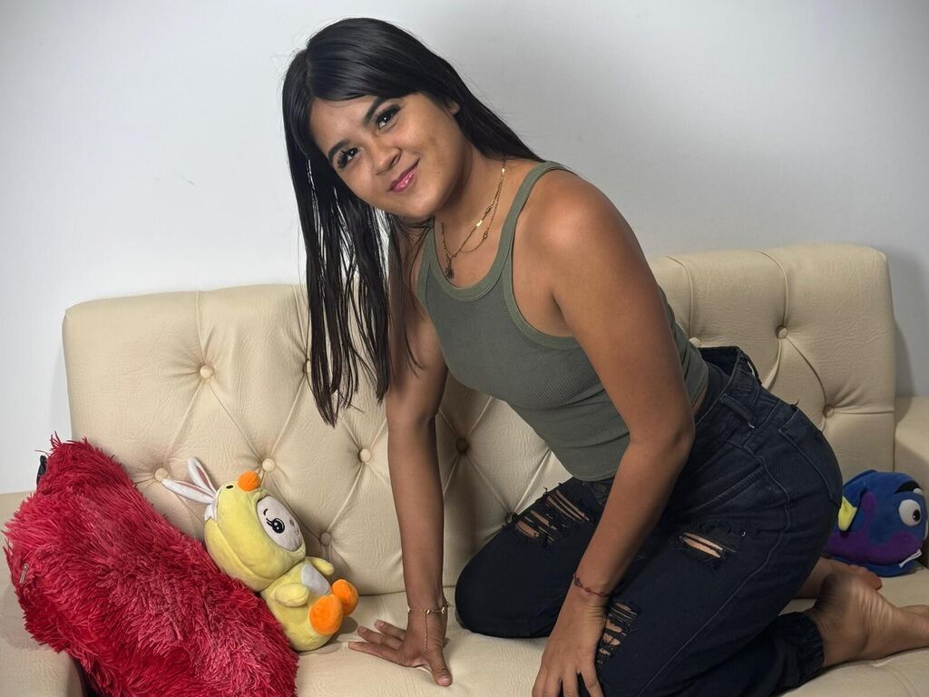 Discover NaylaDeluxe from LiveJasmin