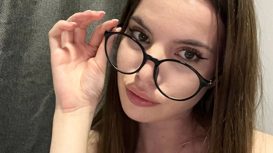 Watch JoannieZbierski live on shemalefreeporn.net