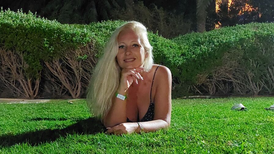 Watch ValeriaPrice live on Live Cam Index