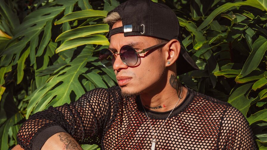 Watch CarrazcoAngell live on Bodyboardeur