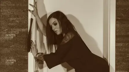 IzzaBellaNova's chat room