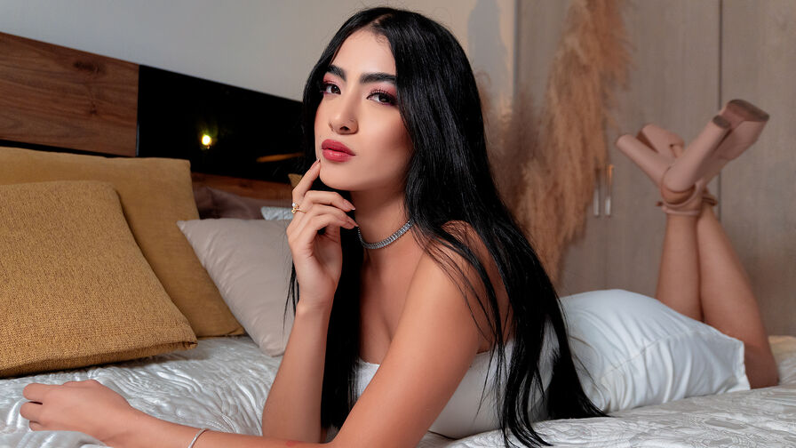 Watch MaluCortes live on shemalefreeporn.net