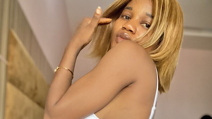 Watch DanielMercy live on Sex Zoom
