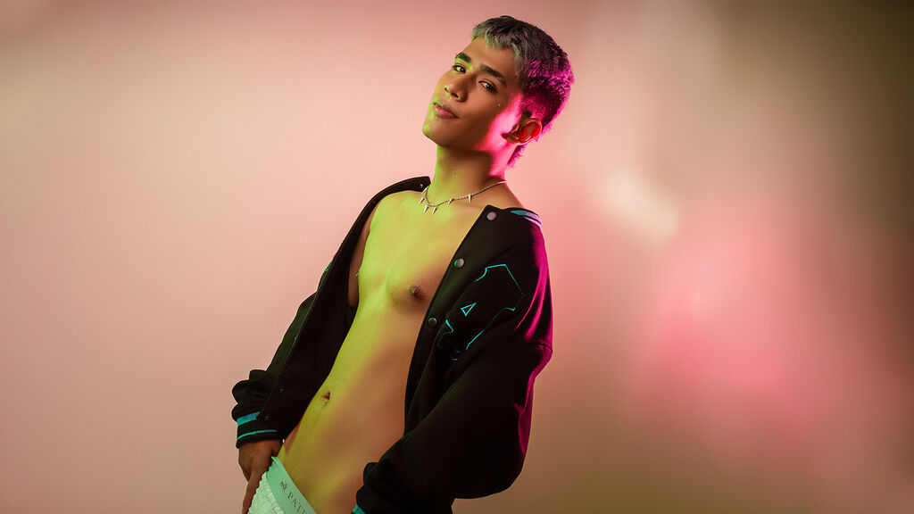 DennisScott live cam model at LiveJasmin