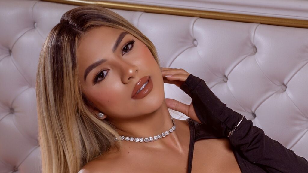 IsabellaLee cover