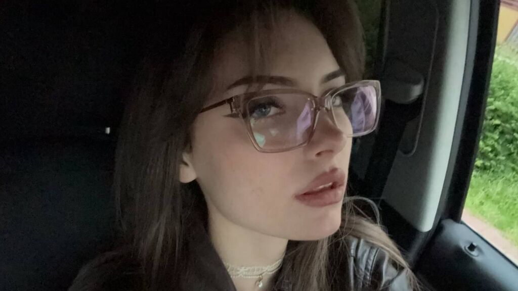 Statistics of SisMiora cam girl at GirlsOfJasmin